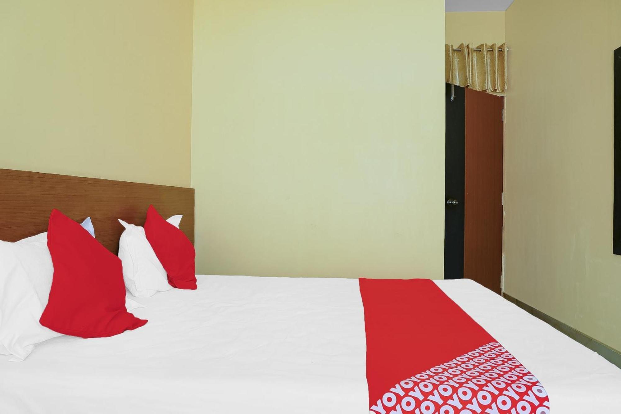 Oyo Hotel Shree Krishna Inn Rooms Сурат Экстерьер фото