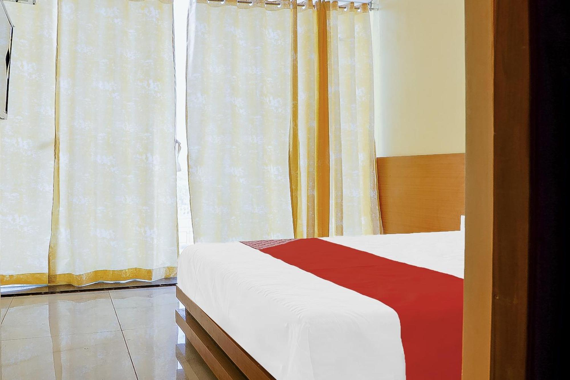 Oyo Hotel Shree Krishna Inn Rooms Сурат Экстерьер фото